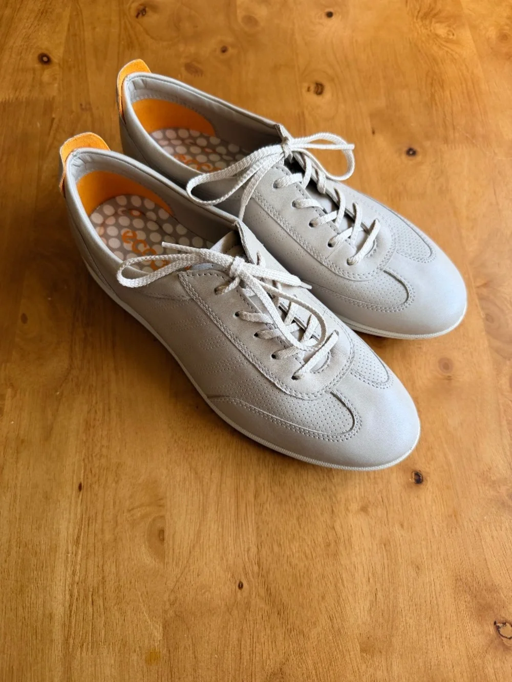 ECCO Womens Cream Leather Lace Up Sneakers Low Top Perforated Shoes 39